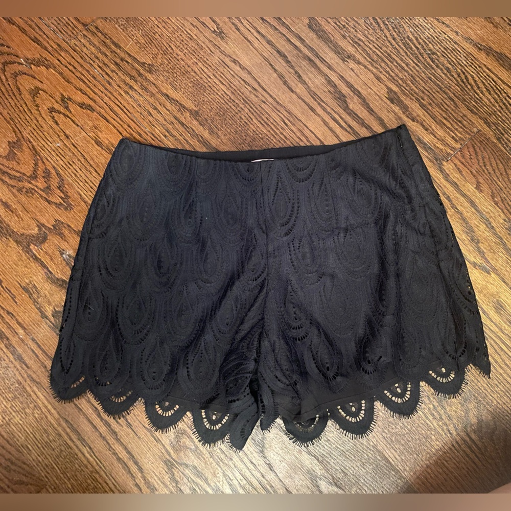 Lilly Pulitzer Feather Lace shorts